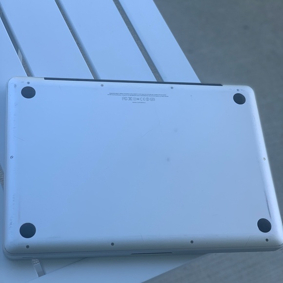 MacBook Pro 2010 13.3inch - Picture 3 of 5